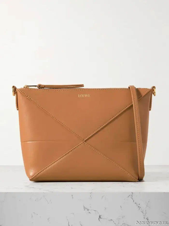 This Loewe bag is a favorite among fashion enthusiasts—I put it to the test to determine if it lives up to the hype.