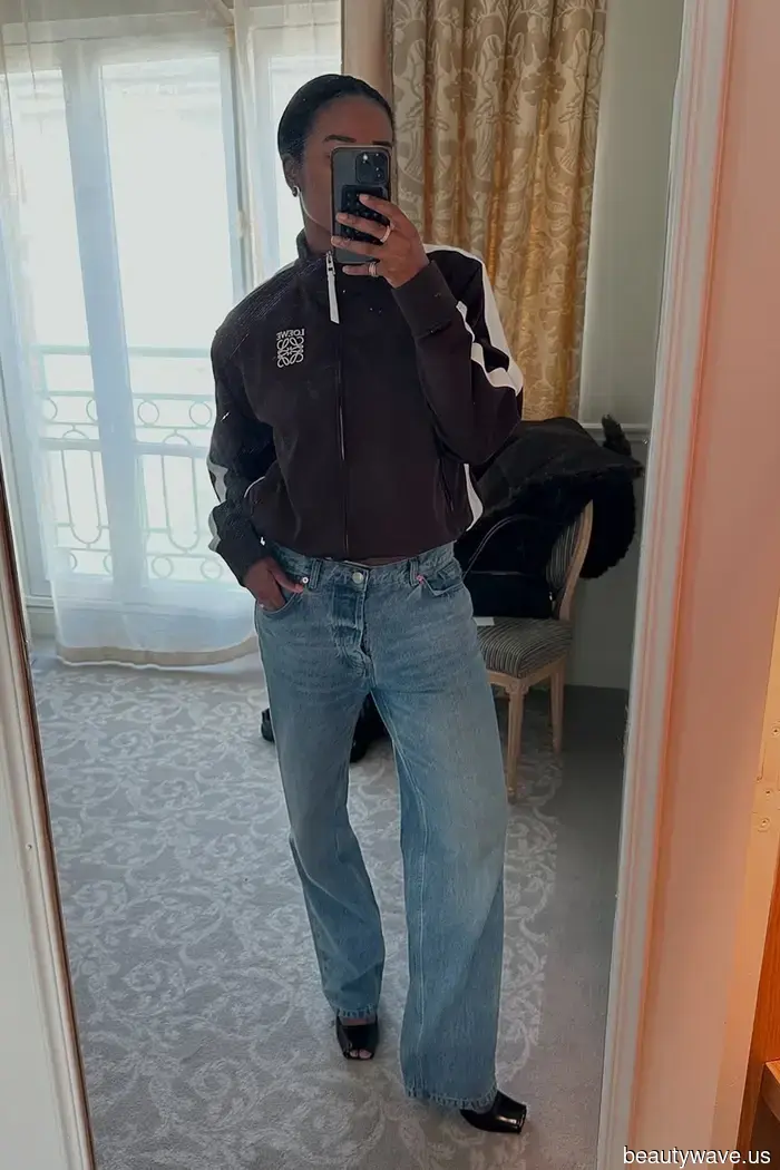 Low-rise jeans have made a comeback—here are the 5 types of shoes everyone is pairing them with.