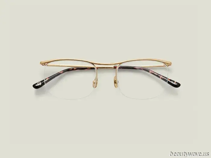 This straightforward accessory is incredibly wearable, functional, and stylish—indeed, the fashion set is loving it.