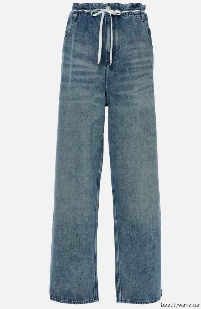 Gen Z and Millennials are in consensus—this previously unfashionable jeans trend is essential for achieving an elegant look with little effort.