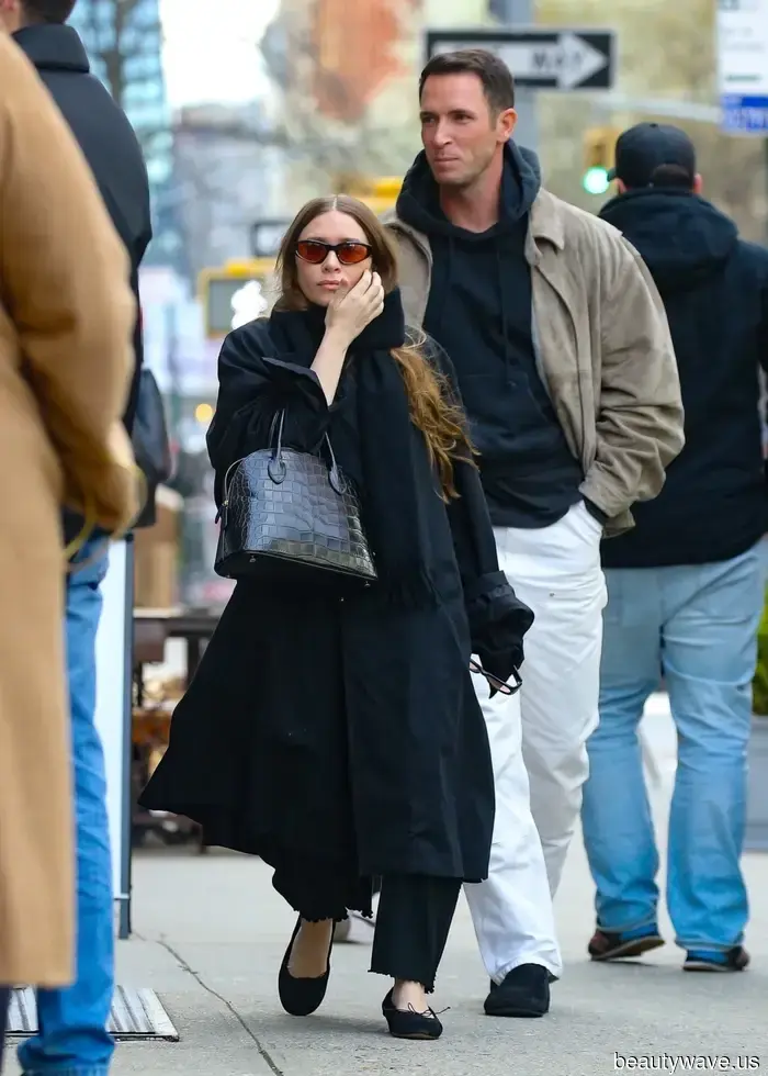 Forget about shopping at The Row—here’s the secret to achieving that Olsen twin style: embrace these autumn trends.