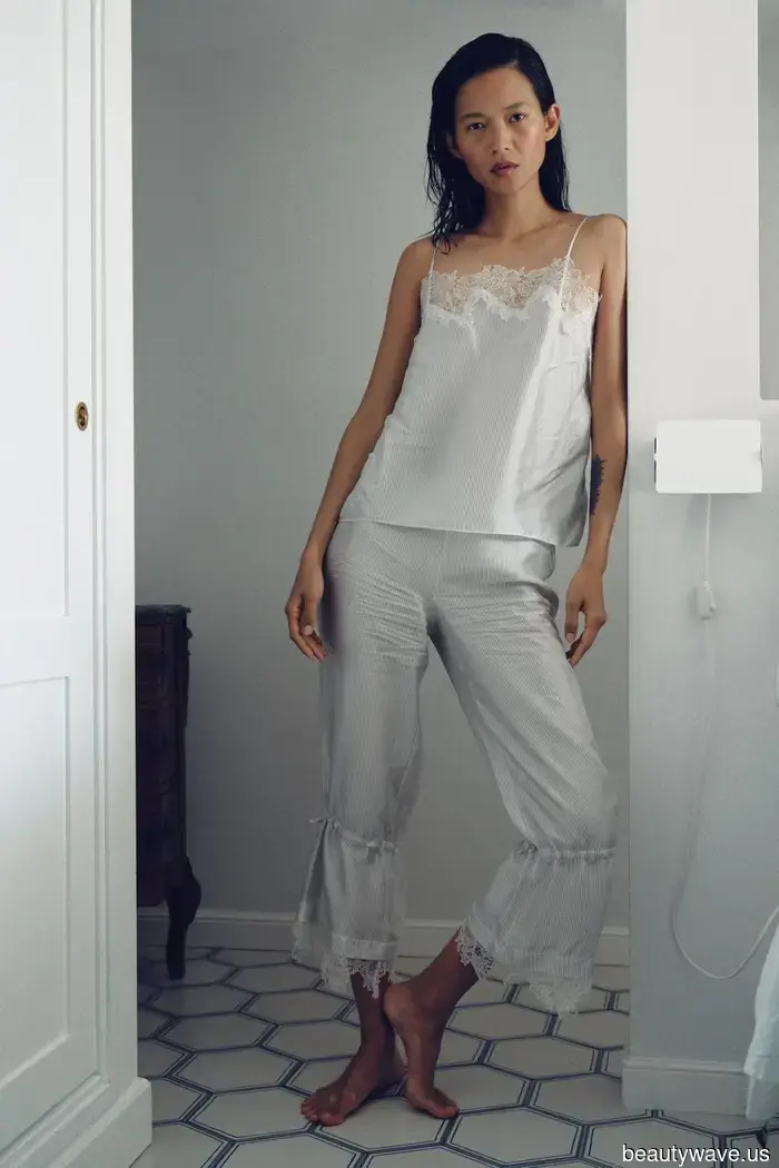Apologies, Capris—Trendsetting under-30s are sporting this summer's pant style with ballet flats and boots.