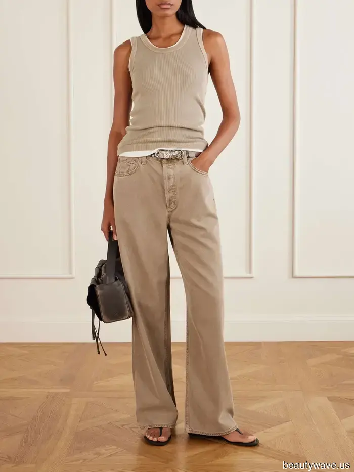 Kaufe keine blauen Jeans, bis du den Denim-Farbtrend siehst, den It-Girls mit Loafers tragen.