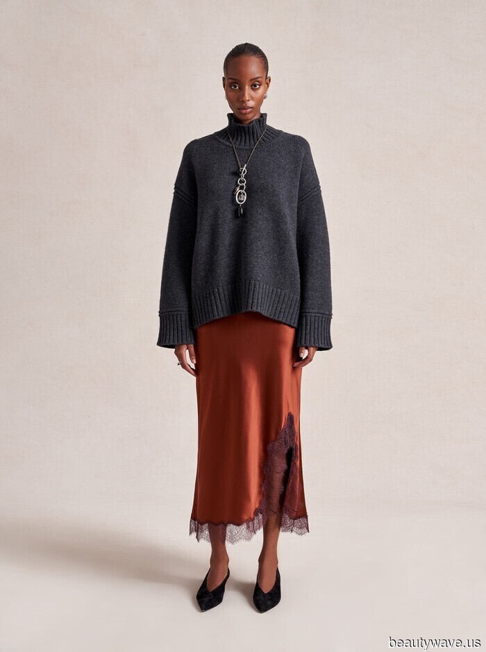 I work in the fashion industry in New York City, and this is my capsule wardrobe (stylish looks are created with it).