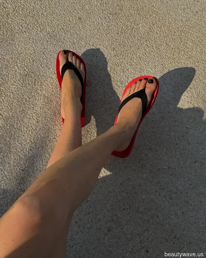 It’s confirmed: This summer shoe trend, favored by the Olsen twins, is being embraced by all fashion enthusiasts.