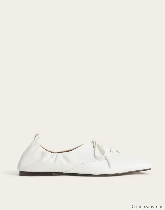 Here’s how to embrace the viral flat-shoe trend that everyone purchased earlier this year for Fall 2026.