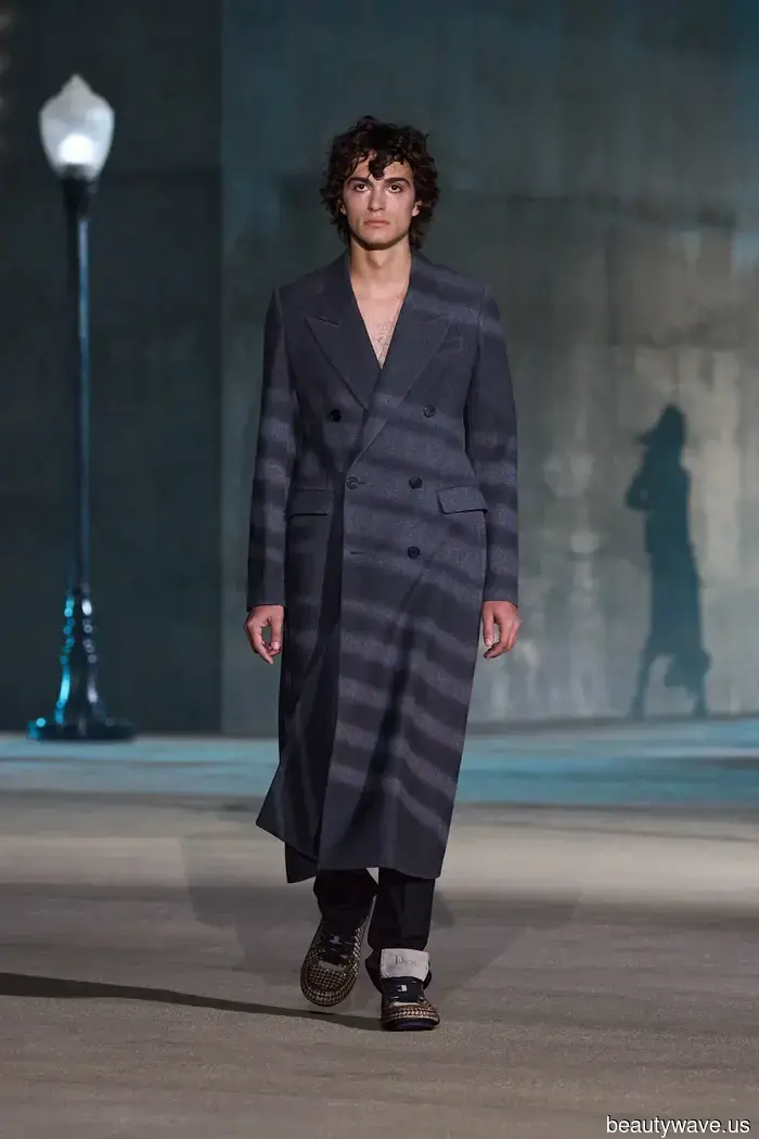 Cinematic! Jonathan Anderson Transforms the Hollywood Narrative for Dior Cruise 2027.