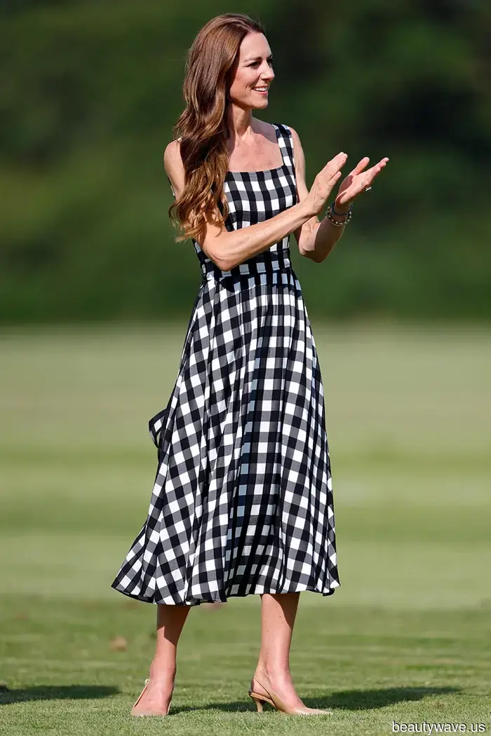 Women in their 40s seeking an elegant appearance can opt for this dress trend paired with these classic heels.