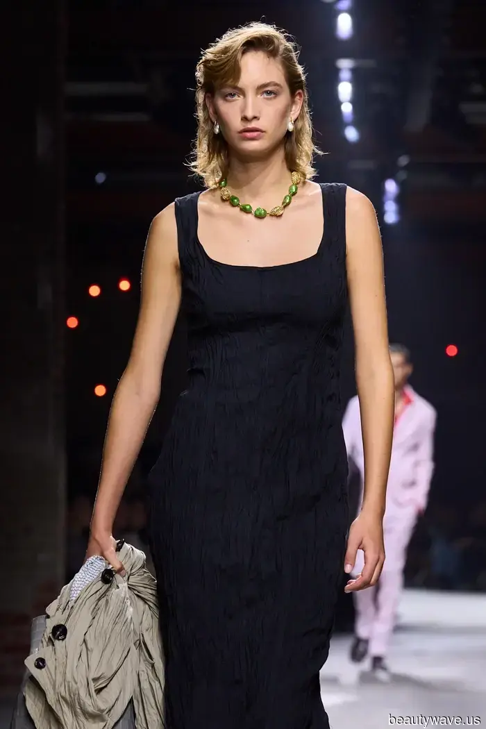 5 Jewelry Trends I'm Investing In This Summer to Elevate My Simple Outfits and Make Them Look Chic and Luxurious