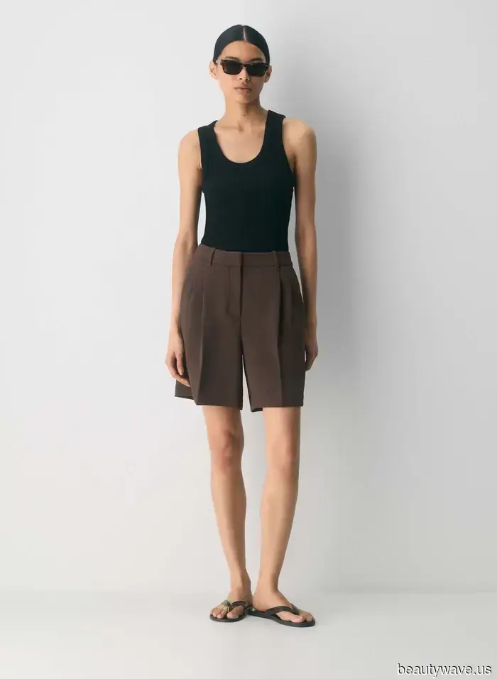 Non è nulla di ciò che ti aspetteresti: questo è il modo approvato da J.Lo per indossare i pantaloni bermuda a Parigi.