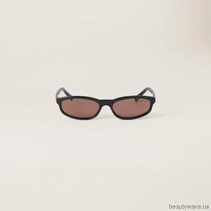 I'm a fan of the '90s minimalist style—here are the items I'm considering for spring.