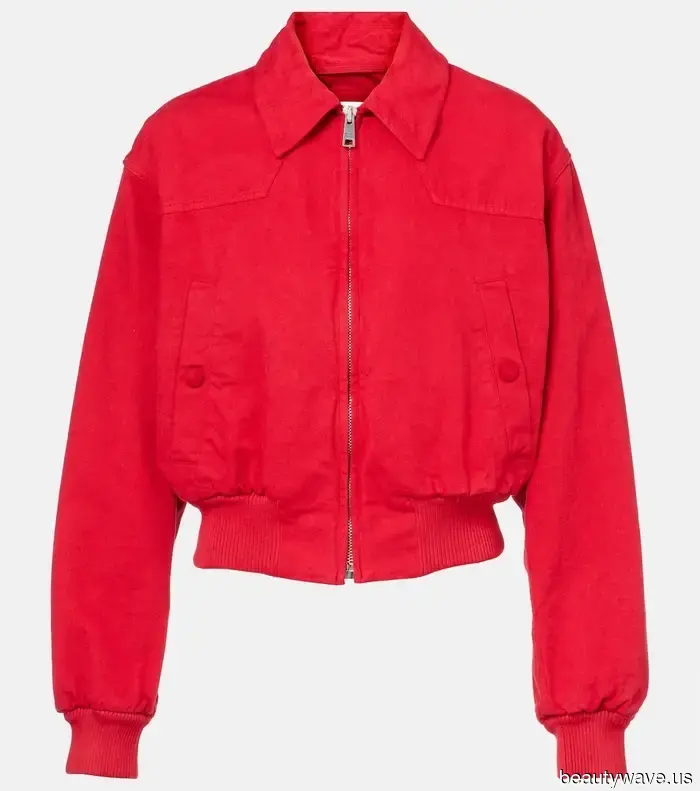 Improvvisamente, i londinesi stanno scambiando le giacche nere di base per questo colore molto più alla moda.