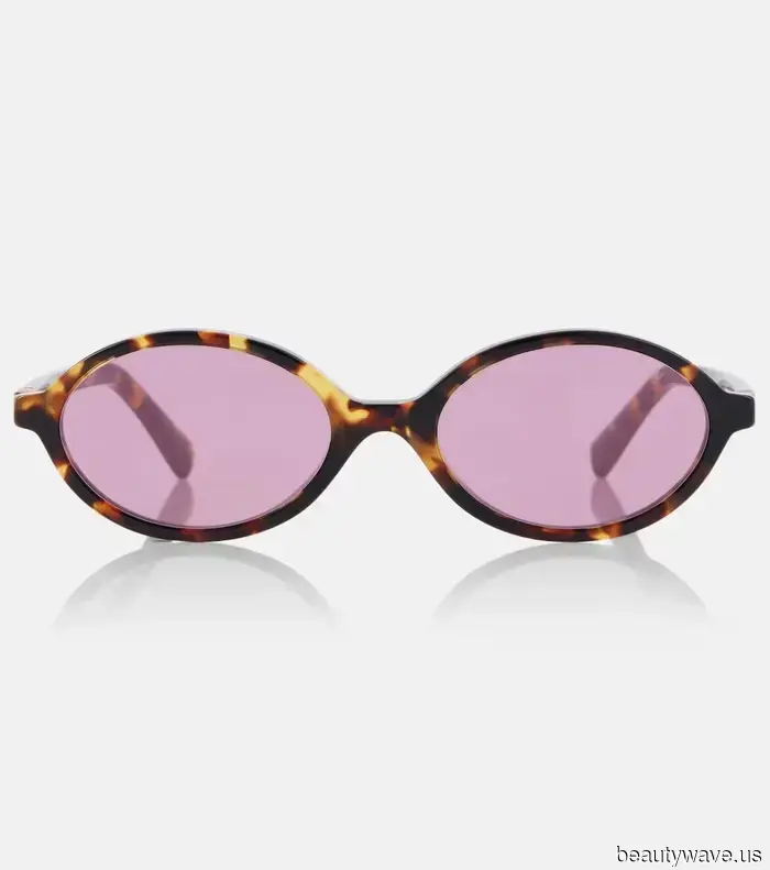 Elitäre Kleider machen diesem einst verunglimpften Farbton ein neues Image: So trägt man Aubergine in diesem Winter.