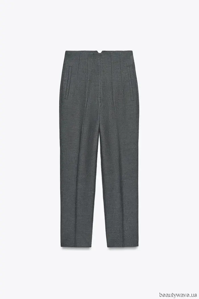 Vestir de negro es genial, pero este color de atuendo se ve aún más genial con zapatillas.