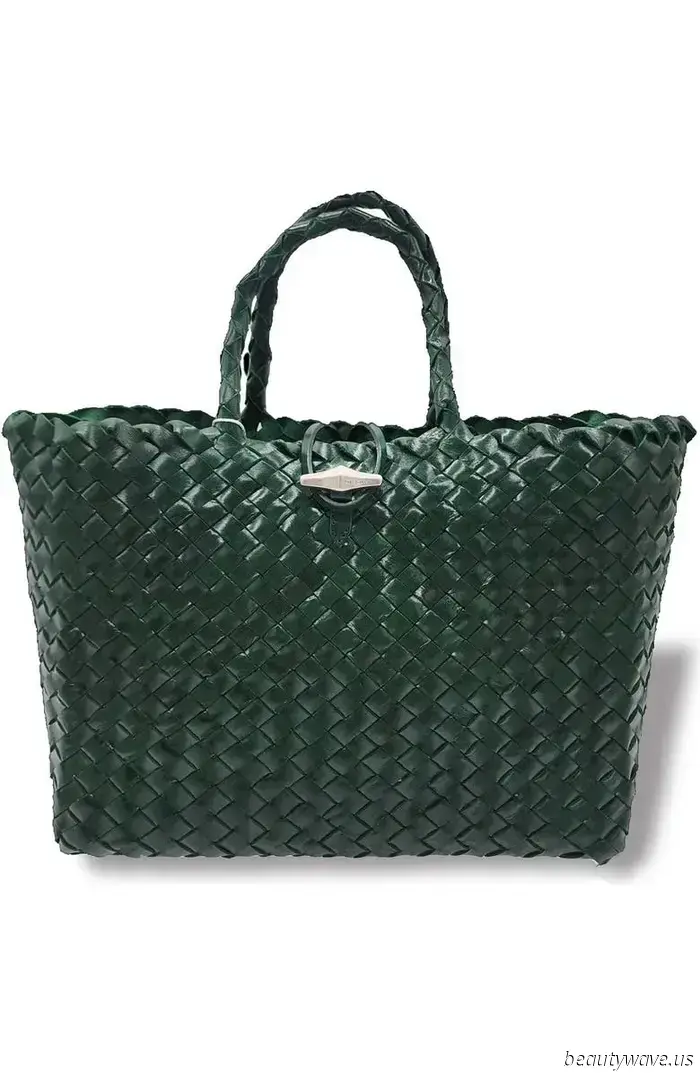 The Stylish 2025 Bag Trend That Ashley Olsen Has Been Sporting for Ten Years Already