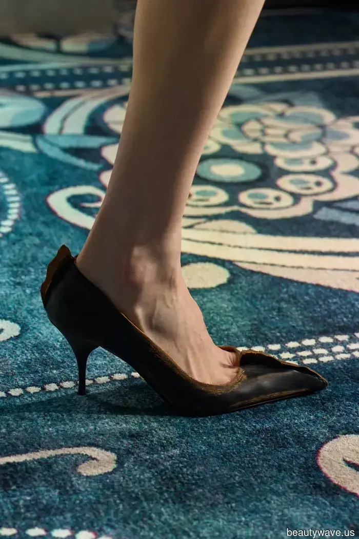 Sto combattendo la malinconia invernale&mdash;7 tendenze di colore delle scarpe da vedere fino al 2026