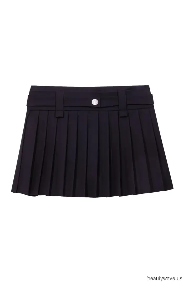 The Stylish 2-Piece Ensemble That Fashion-Forward Individuals Frequently Don in September