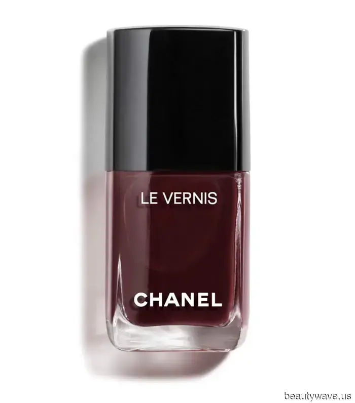 Las personas más elegantes ya están usando este color de uñas invernal imposible de clasificar.