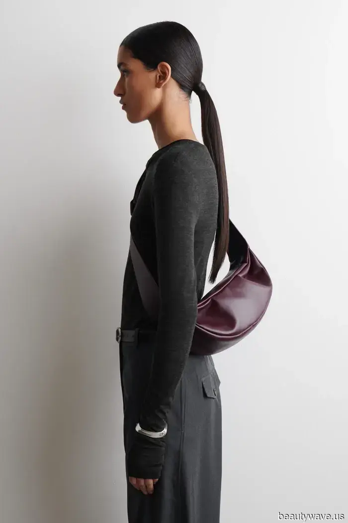 Questa borsa di lusso silenziosa e accessibile è così The Row-coded, e ogni donna chic già la possiede.