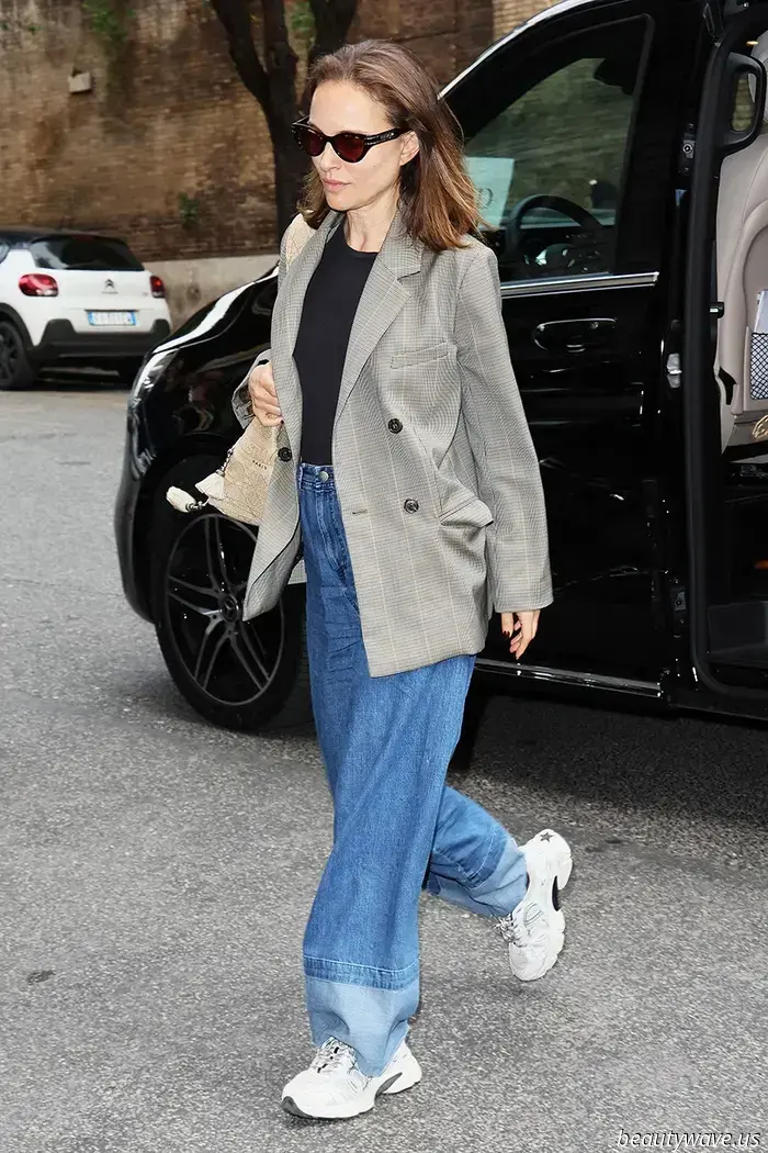 It's surprising how much more stylish this '90s sneaker trend makes jeans and a blazer appear.