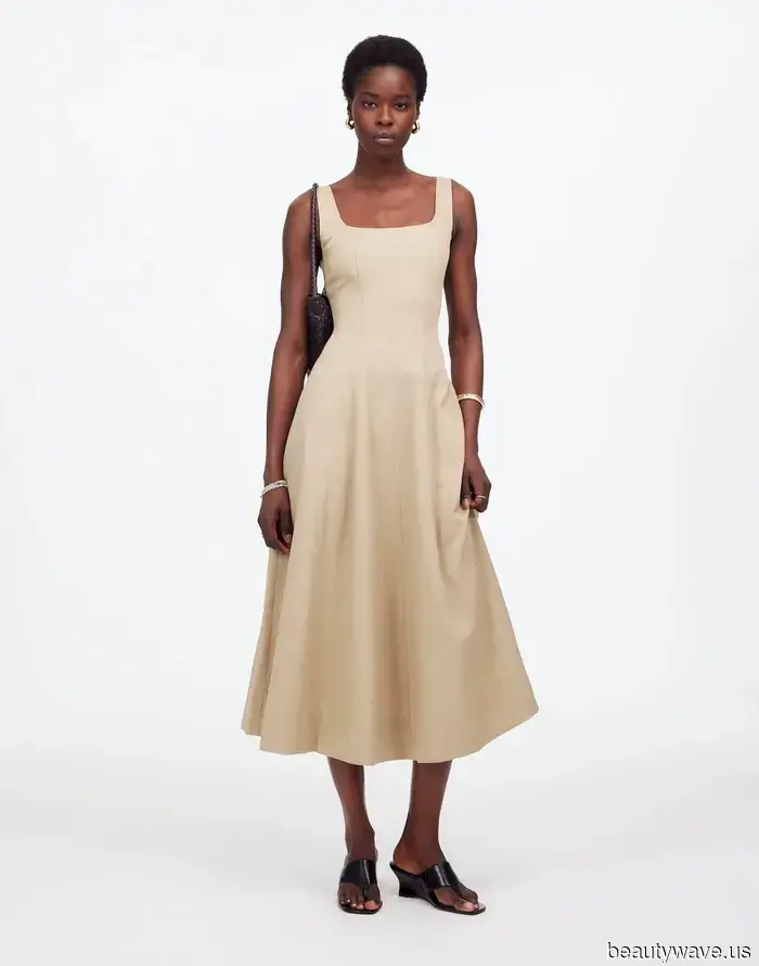 Visto en West Village: La tendencia del vestido no blanco que la gente de moda está usando sin parar con chanclas