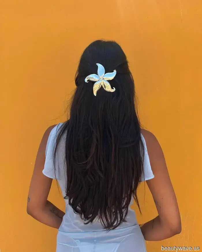 Desde pañuelos de seda hasta gorras de ganchillo, estos son los accesorios para el cabello de verano que las chicas it no pueden dejar de usar.