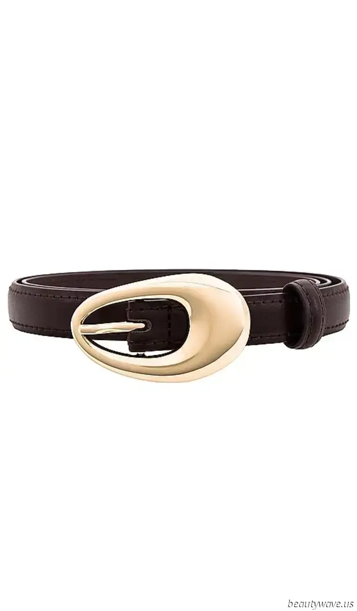 Here's What Fashion Enthusiasts Are Currently Pairing with the Accessory Trend That Everyone Was Previously Wearing with Jeans.
