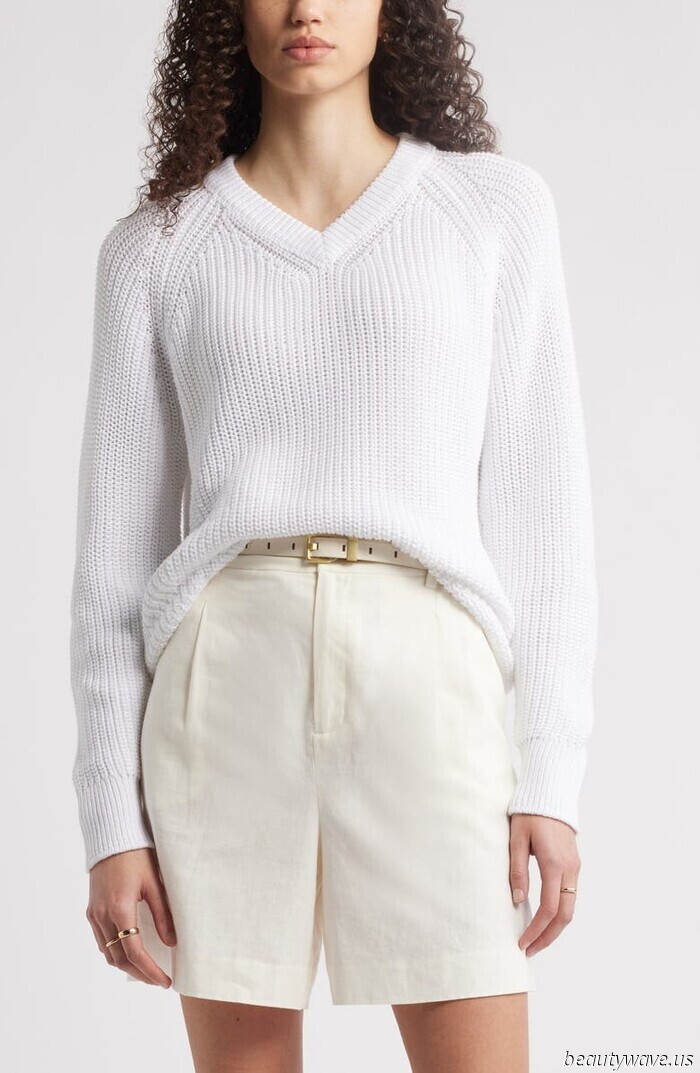 Chic women in Marseille and Cadaqués replace their cashmere sweaters with this lighter alternative every summer.