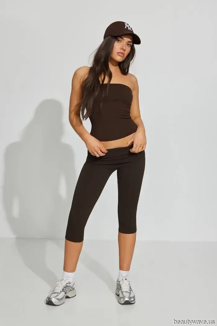 Apologies, but French women are opting for this "outdated" summer pairing of jeans and flip-flops instead.