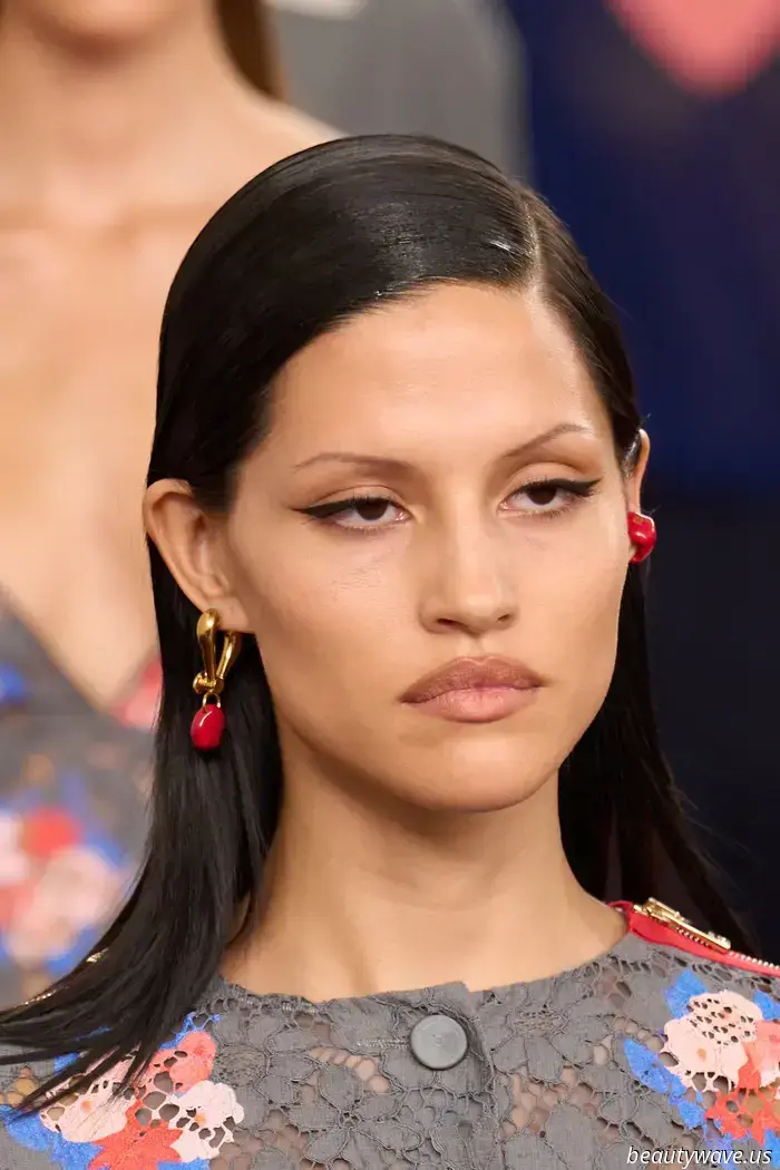 Fendi präsentierte eine psychedelische Kollektion, die sich wie eine Zukunft und wie ein ewiger Sommer anfühlte.