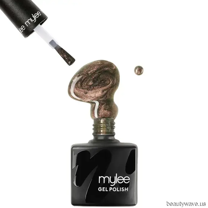 Dark manicures always exude elegance—here are 9 nail designs I'll be replicating this season.