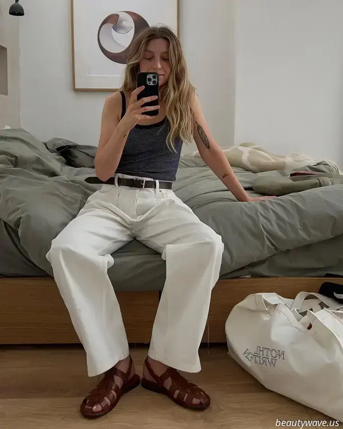 This sandal color ensures that your white jeans ensembles appear stylish rather than inexpensive.