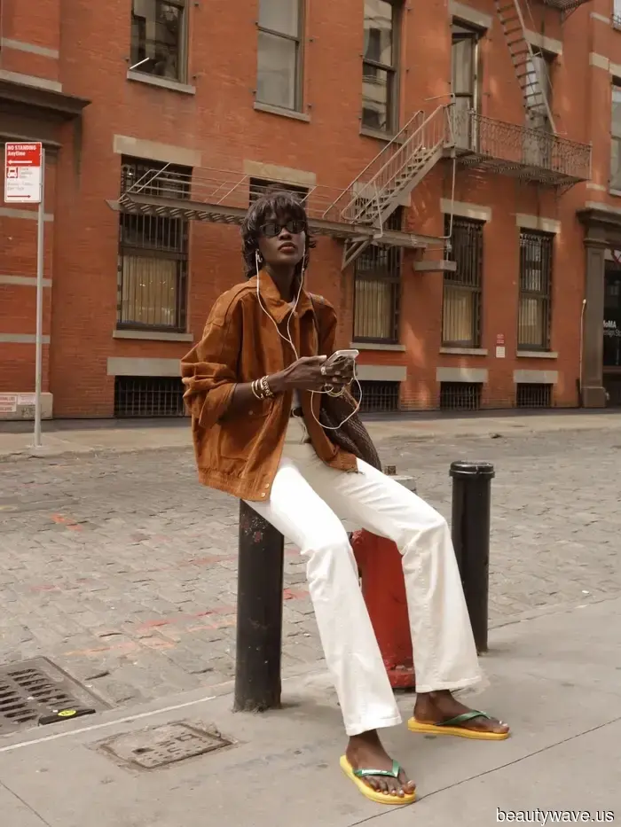 If you team your flared jeans with any of these 6 items, I appreciate your fashion sense.