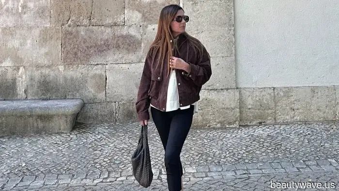 Wenn Sie 2026 Leggings zum Flughafen tragen möchten, kombinieren Sie sie mit diesen teuer aussehenden Schuhen.