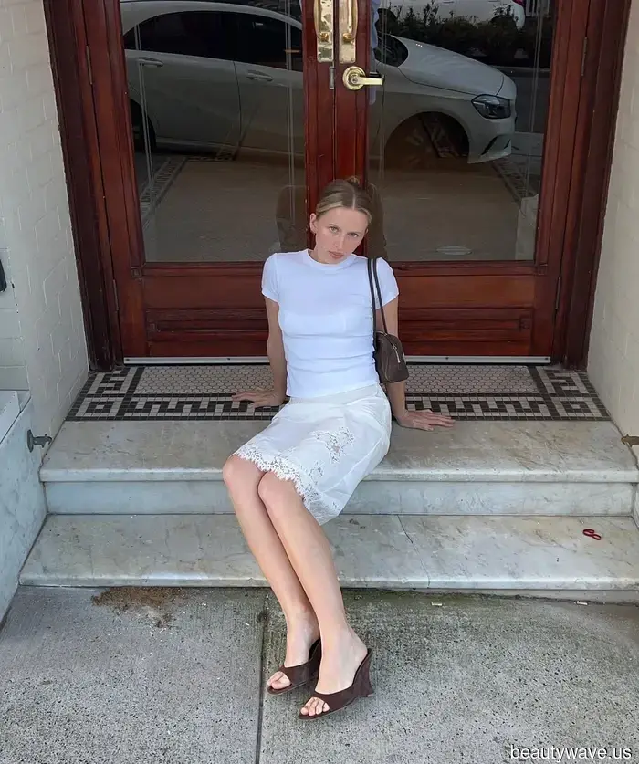 Все самые крутые женщины, на которых я подписан, носят эту "устаревшую" обувную тенденцию с джинсами, платьями и юбками.