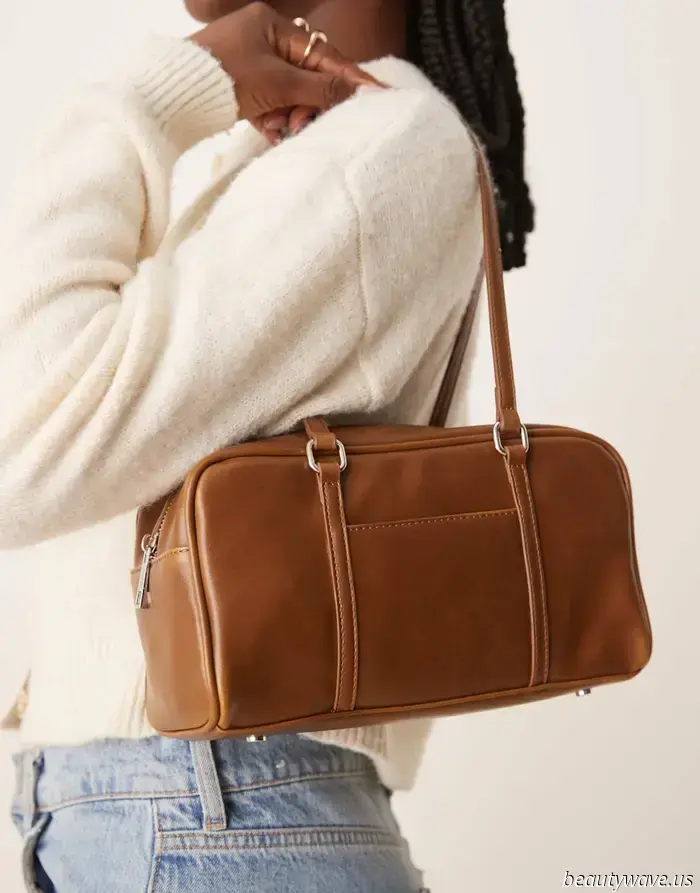 Is it only me, or have fashion enthusiasts everywhere started opting for this cooler year-round silhouette instead of sandals?