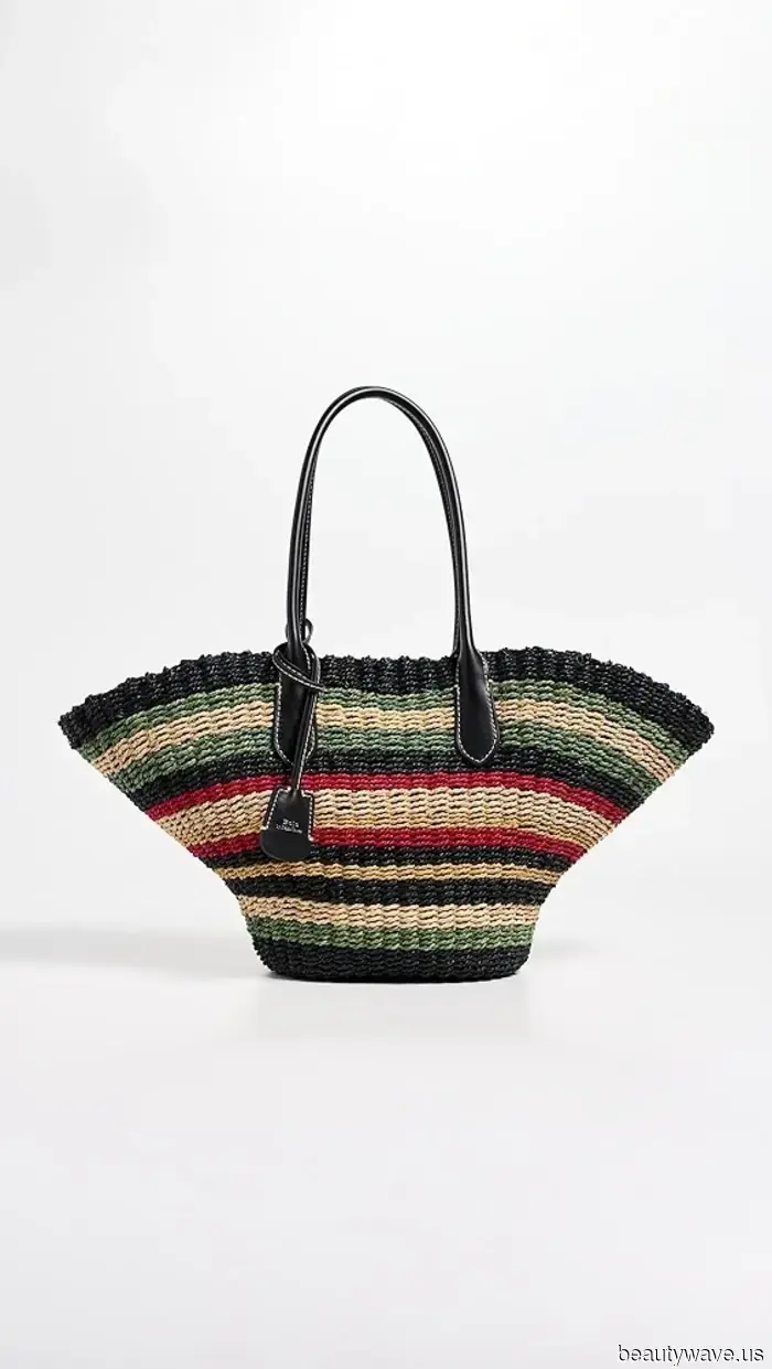 No son totes básicos&mdash;Esta es la tendencia de bolsas de verano más cool que la gente de moda está llevando.