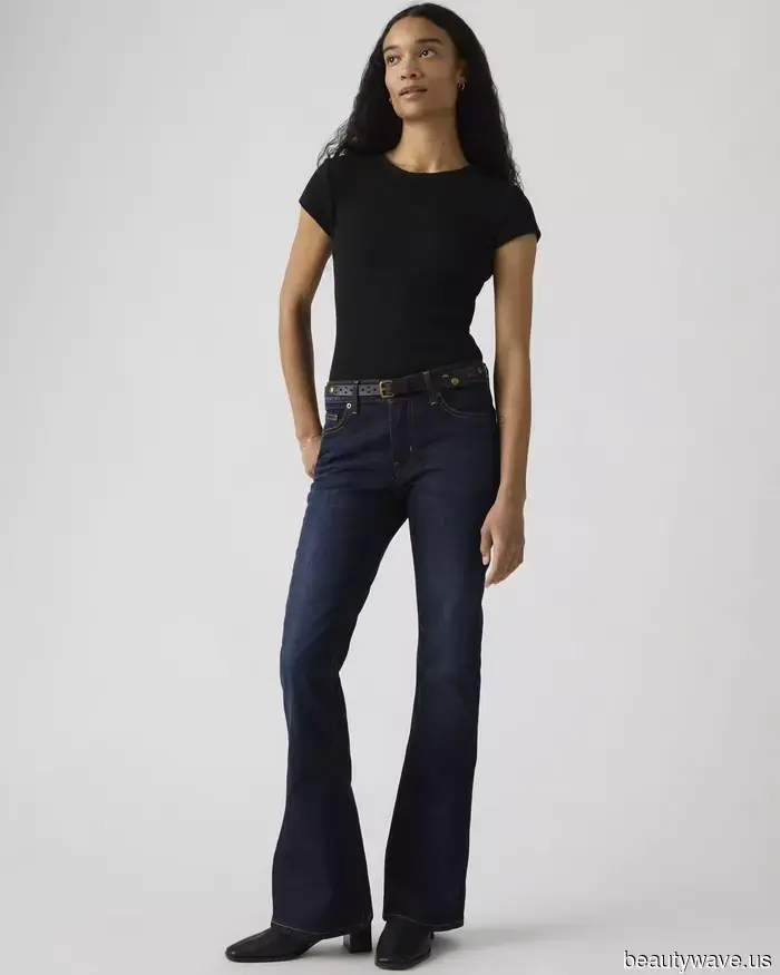 Coole Mode-Mädchen, die in L.A. leben, wählen dieses auffällig ähnliche Y2K-Grundstück über Skinny Jeans.