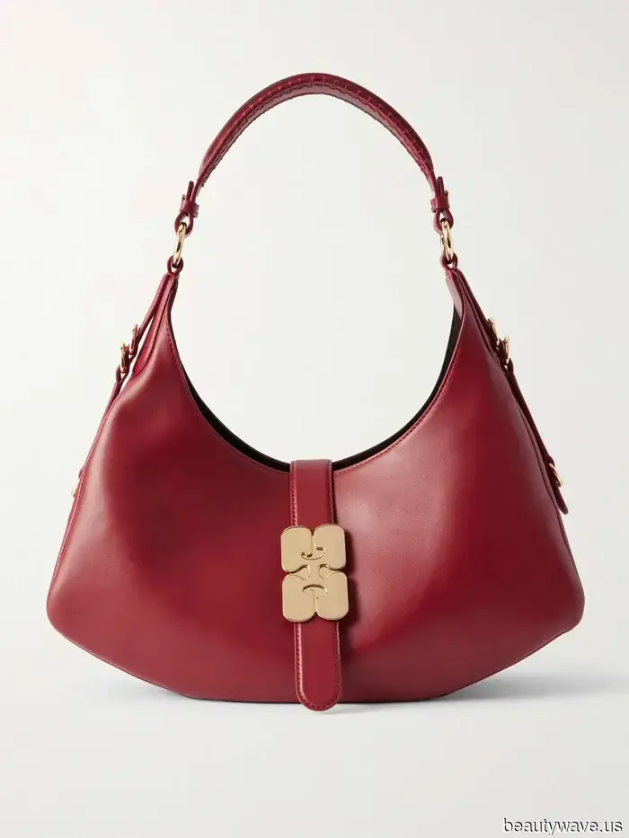 All the trendiest individuals I follow have recently embraced this new autumn denim style.