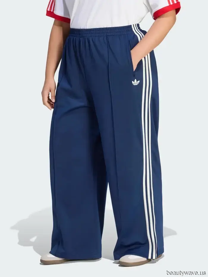 Not Capris, Not Poplin: The Trendy Cool-Girl Pants Elsa Hosk Pairs with Ballet Flats and Windbreakers