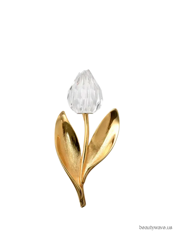 5 Accessories That French Women Are Currently Using to Elevate Their Simple January Outfits with Chic Style