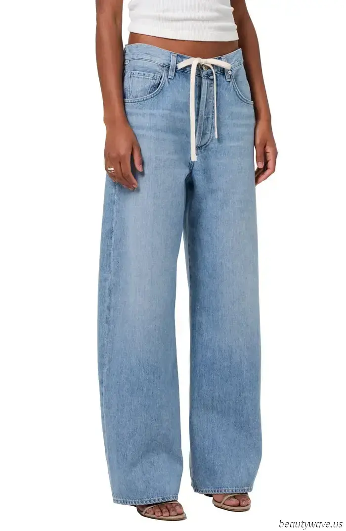 This summer denim trend is completely different from skinny jeans, and I’m noticing it everywhere.