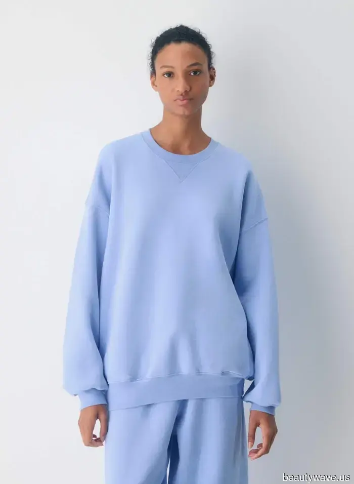 Las mujeres elegantes en Madrid visten este básico americano nostálgico de la manera más chic.