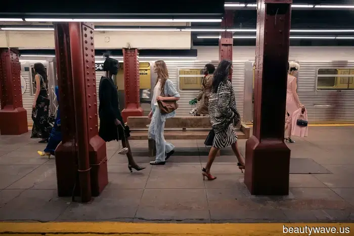 6 Tendenze che tutte le ragazze alla moda indosseranno nel 2026 sono state appena rivelate al Chanel M&eacute;tiers d'Art Show a…