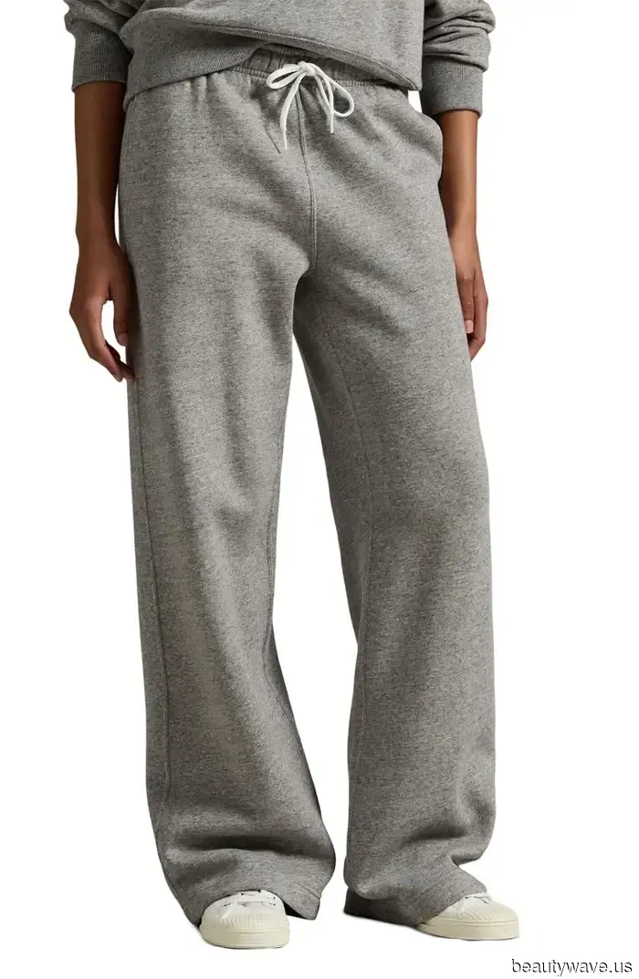 Plötzlich sind Jogginghosen wieder "in" &mdash; Fügen Sie diesen eleganten Manteltrend hinzu, um sie 2025 zu tragen.