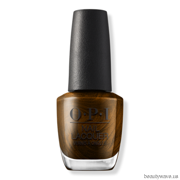 The 19 Chic Nail Colors Trendsetters Are Embracing This Fall (Along with the Ones They're Discreetly Phasing Out)