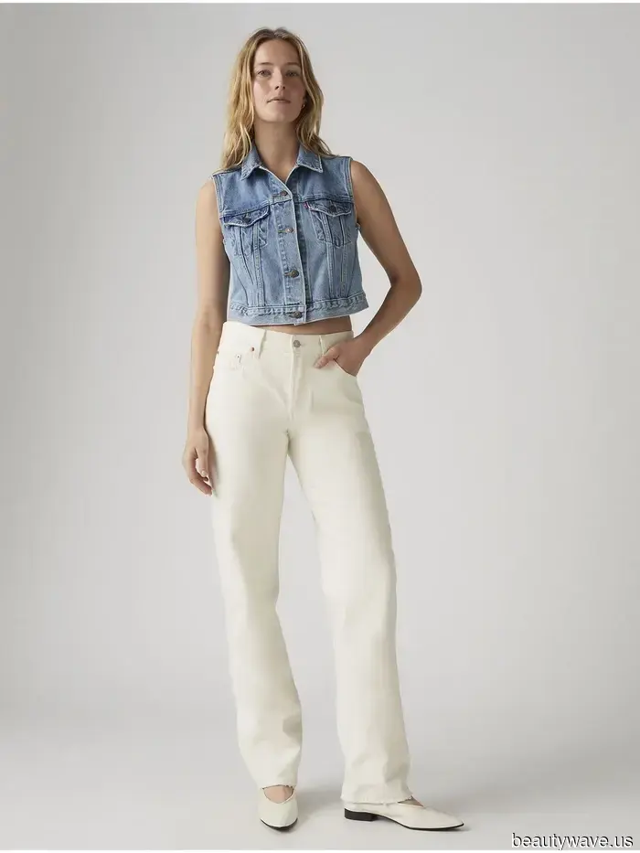 Not Pure White, Not Khaki— the "Just Right" Denim Color Trend That Celebrities in Their 60s Are Pairing with White...