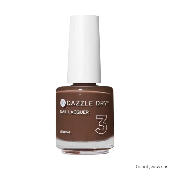 Elegante, senza tempo e ovunque guardi: I soli 9 colori di smalto scuro di cui hai bisogno per una manicure ultra-lussuosa