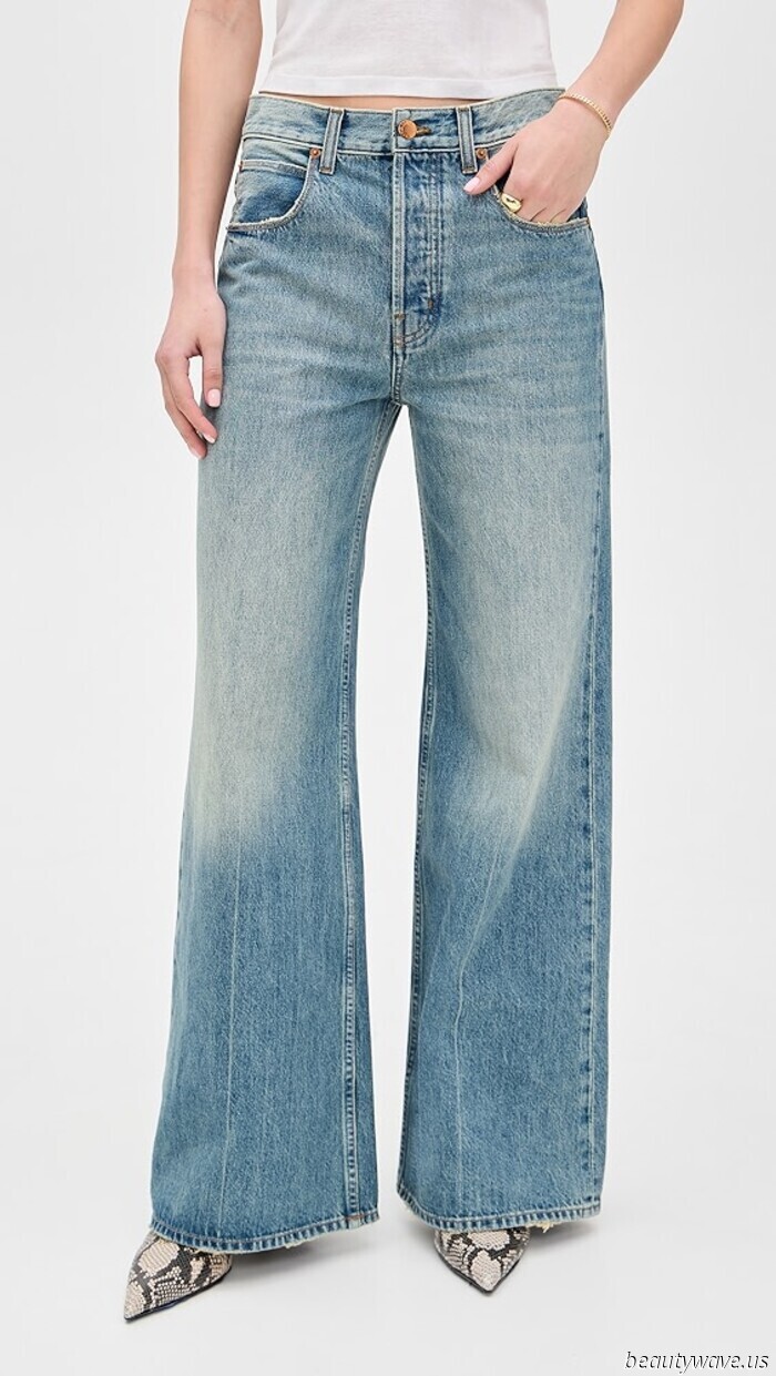 Forget the skinny jeans—*this* is the denim style that everyone is wearing with sandals.