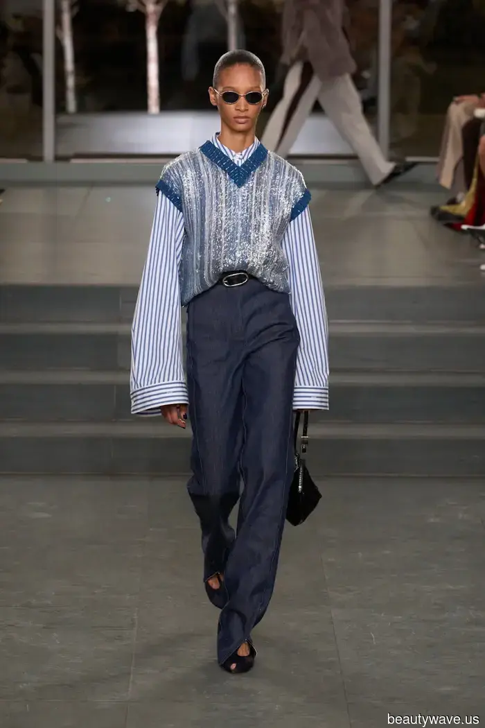 Dieses einfache Denim-Update wird Ihre Outfits in diesem Herbst trendig aussehen lassen.